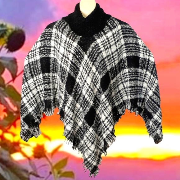 GROOVY GLAM Faux Cashmere Black and White Plaid Loose Knit Turtleneck Poncho